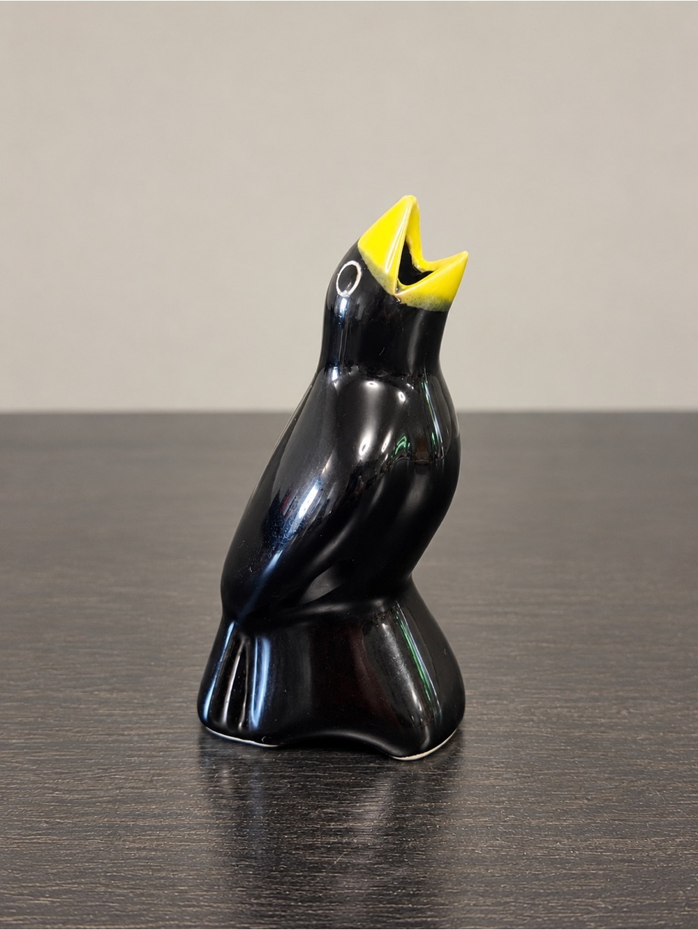 VTG Blackbird W/ Yellow Beak Pie Bird Vent Funnel 3.75” Retro Classic